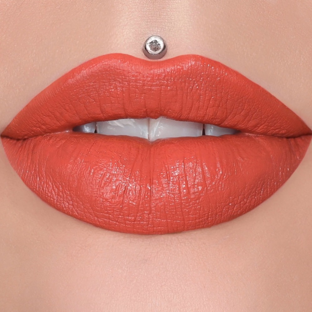 2/$20 💥 NEW (Kumquat) Jeffree Star Velvet Trap Lipstick (2780)